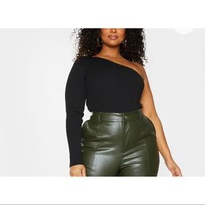 NWT PLUS Pretty Little Thing Black Asymmetrical One Sleeve Knitted Top